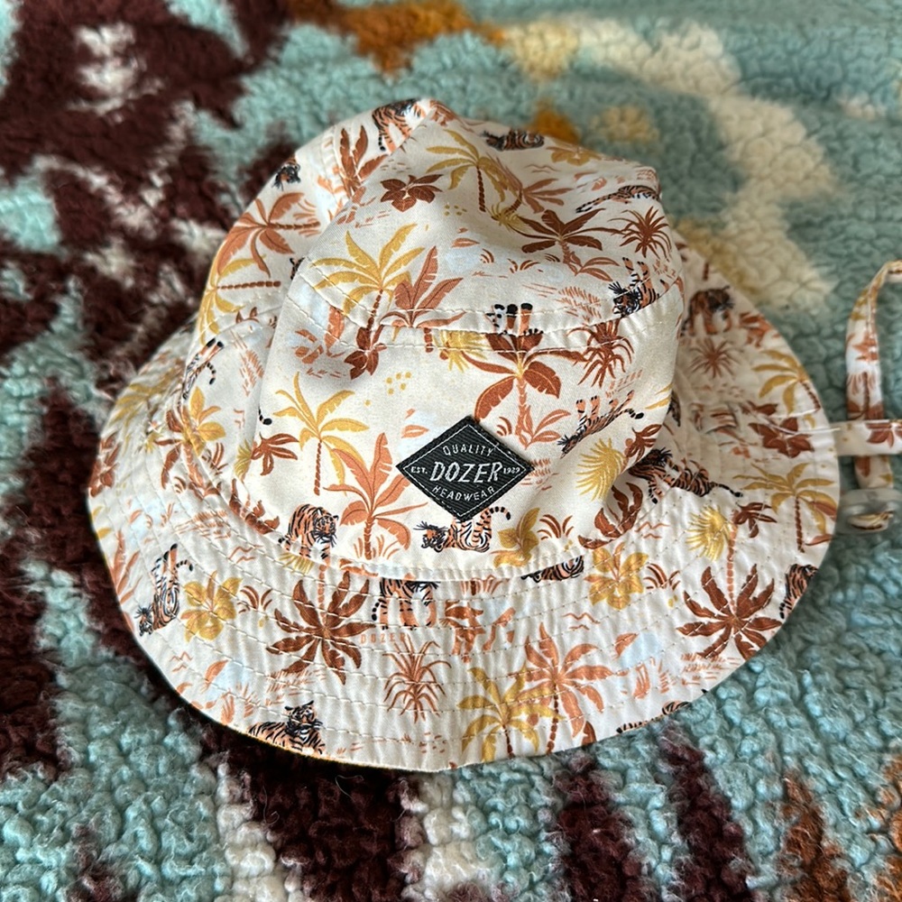 Dozer baby hat, tiger, adjustable. Fits 3-12 months